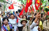 Hân hoan đón đoàn quân giải phóng về tiếp quản Thủ đô